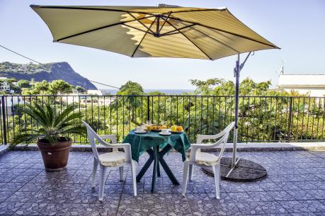 Offerte Hotel Villa Cimmentorosso | Forio | Categoria 3 stelle | Entrata Hotel Villa Cimmento Rosso-Forio-Isola d'Ischia